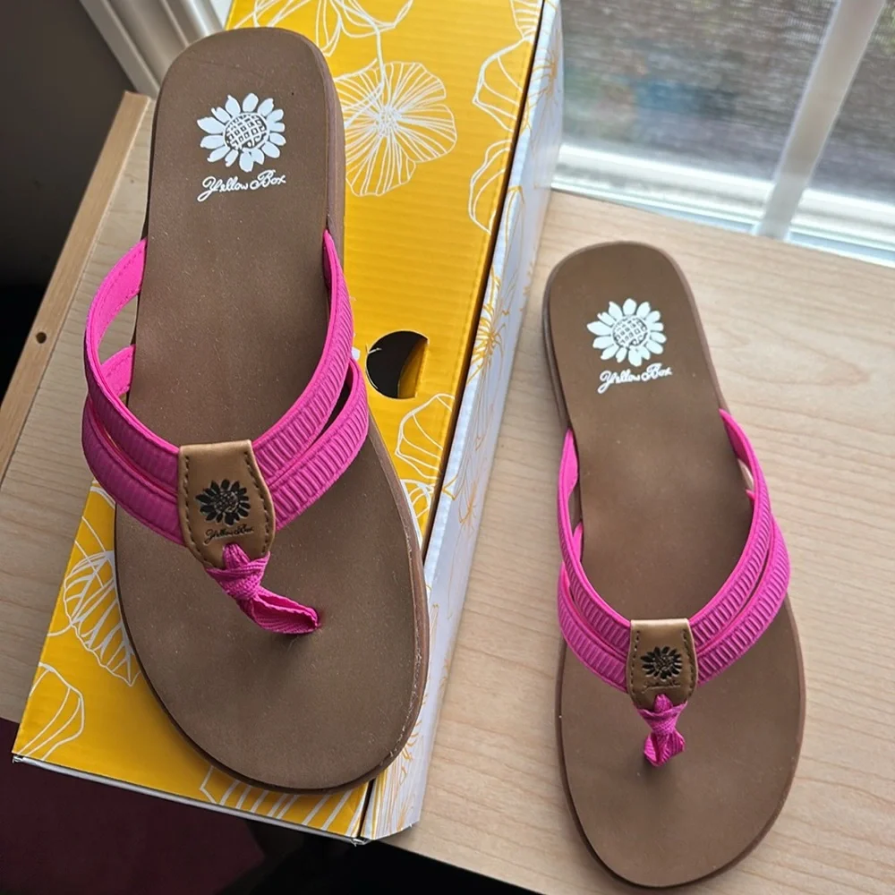 NWT Yellow Box Pink flip flops sandals with supportive footbed size 8.5 - Picture 3 of 4